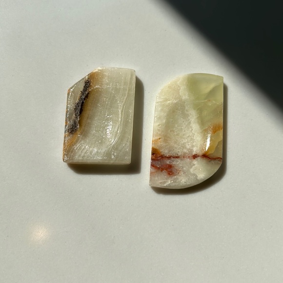 Onyx Calcite Thumb Stones - Picture 1 of 5